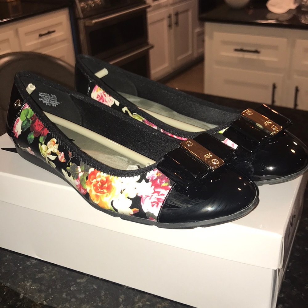 Anne Klein Sport Floral Flats. Size 8 1/2.